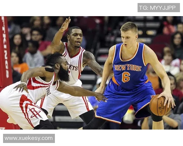 尼克斯与勇士的精彩对决央视直播全程回顾与分析