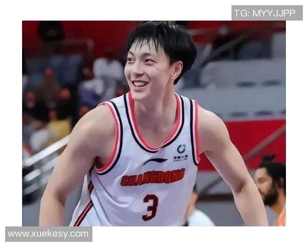 胡明轩的篮球之路：从少年梦想到职业赛场的辉煌历程与成长故事